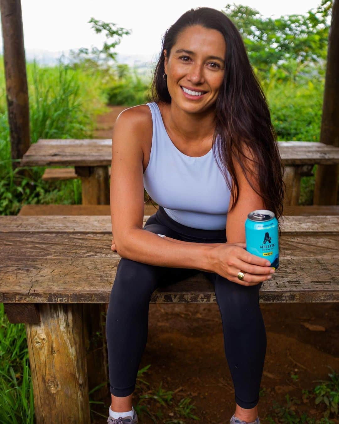 マリア・マニュエルのインスタグラム：「summer hikes in full effect with a satisfying treat at the top 🍻@athleticbrewing #nonalcoholicbeer   #Ad #AthleticBrewing Athletic Brewing. Milford, CT and San Diego, CA. Near Beer.」