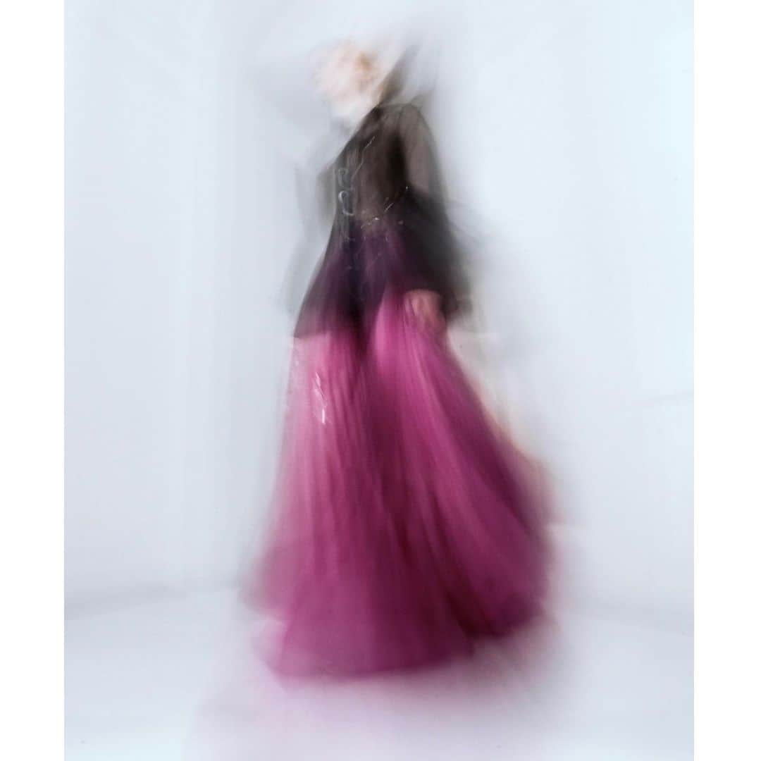 のインスタグラム：「In Motion Blur @alexismabille #backstage #shotby @kodavsky #poetry #organza #shadesofpurple #twirling #transparent #eveningdress #alexismabillehautecouture #hautecouture #alexismabille #showtime #blurry」