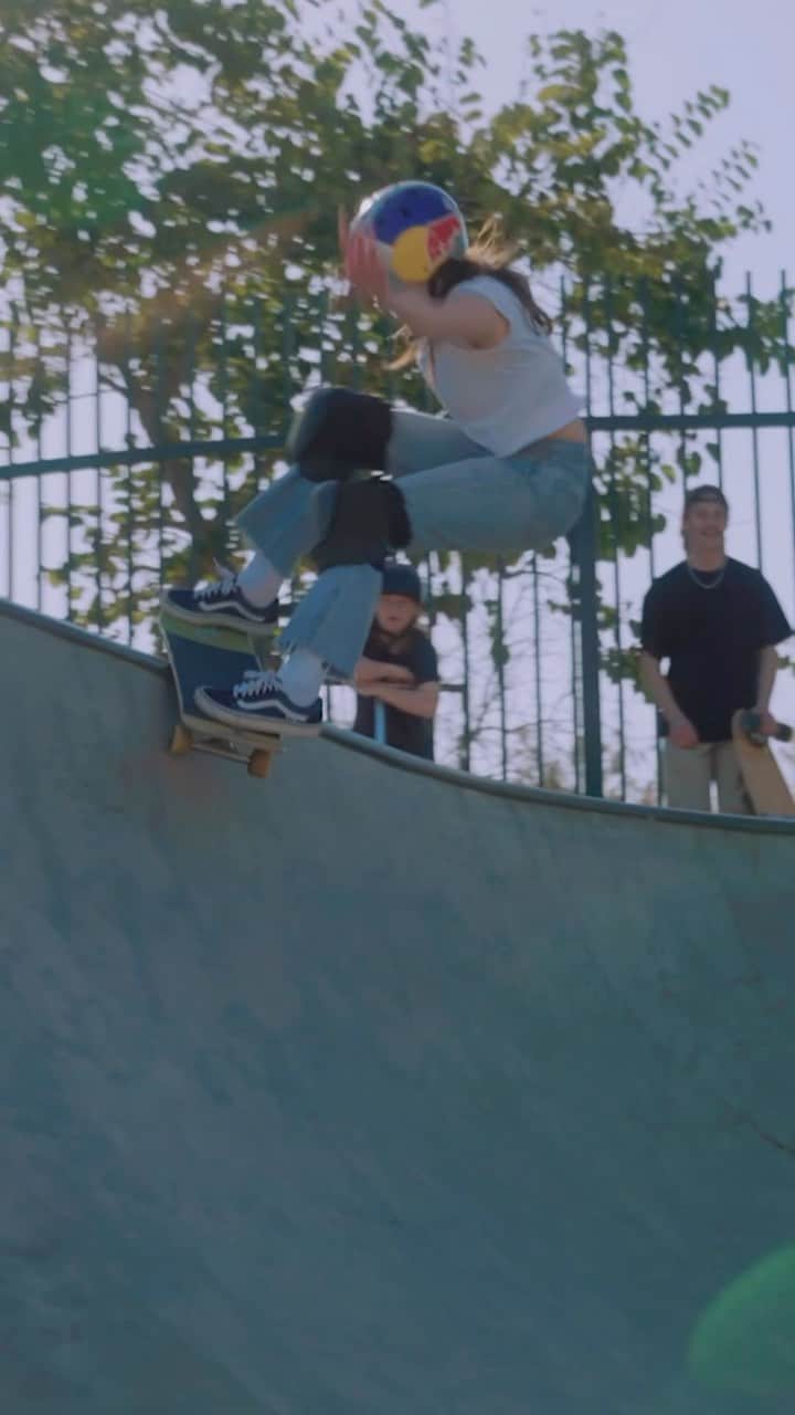 ブライトン・ゼウナーのインスタグラム：「Tag along with @brightonzeuner in Newport Beach, CA for a day of skateboarding, thrifting, grocery shopping, and sushi in the latest episode of #FieldDay. 🍣 Link in bio. 🔗 #BrightonZeuner」