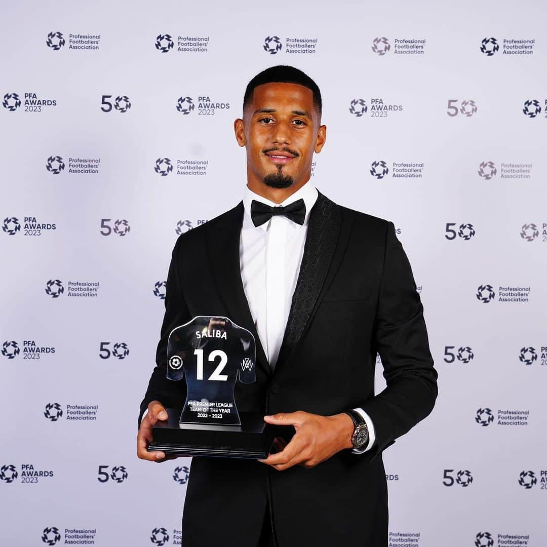 アーセナルFCさんのインスタグラム写真 - (アーセナルFCInstagram)「Our Gunners ❤️  Congratulations to Bukayo, Wilo, Aaron and Martin for being named in the PFA Premier League Team of the Year 🙌」8月30日 5時29分 - arsenal