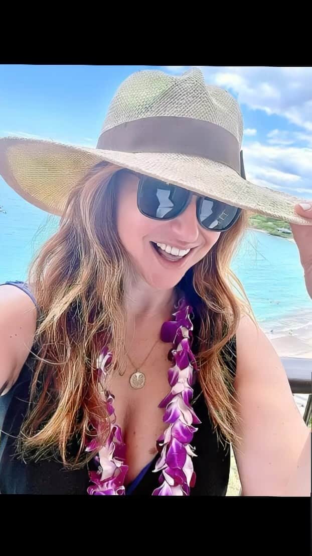 のインスタグラム：「Sunny side up 😎🌸🌅 What’s the best trip you took this summer?」