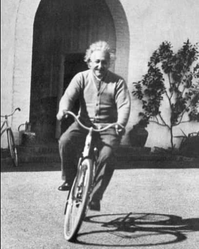 アルベルト・アインシュタインのインスタグラム：「'Life is like riding a bicycle. To keep your balance you must keep moving.' -Albert Einstein, advice to his son Eduard, February 5, 1930.」