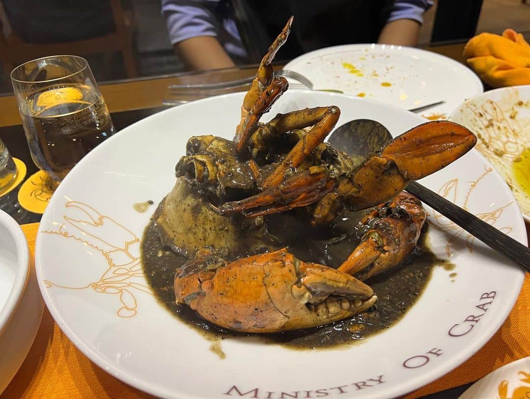 待鳥志織のインスタグラム：「タイでの晩餐🇹🇭 MINISTRY OF CLUB🦀🦐 美味しすぎた~！ タイ料理じゃないけど(笑) #タイ#バンコク#タイ旅行#🇹🇭」