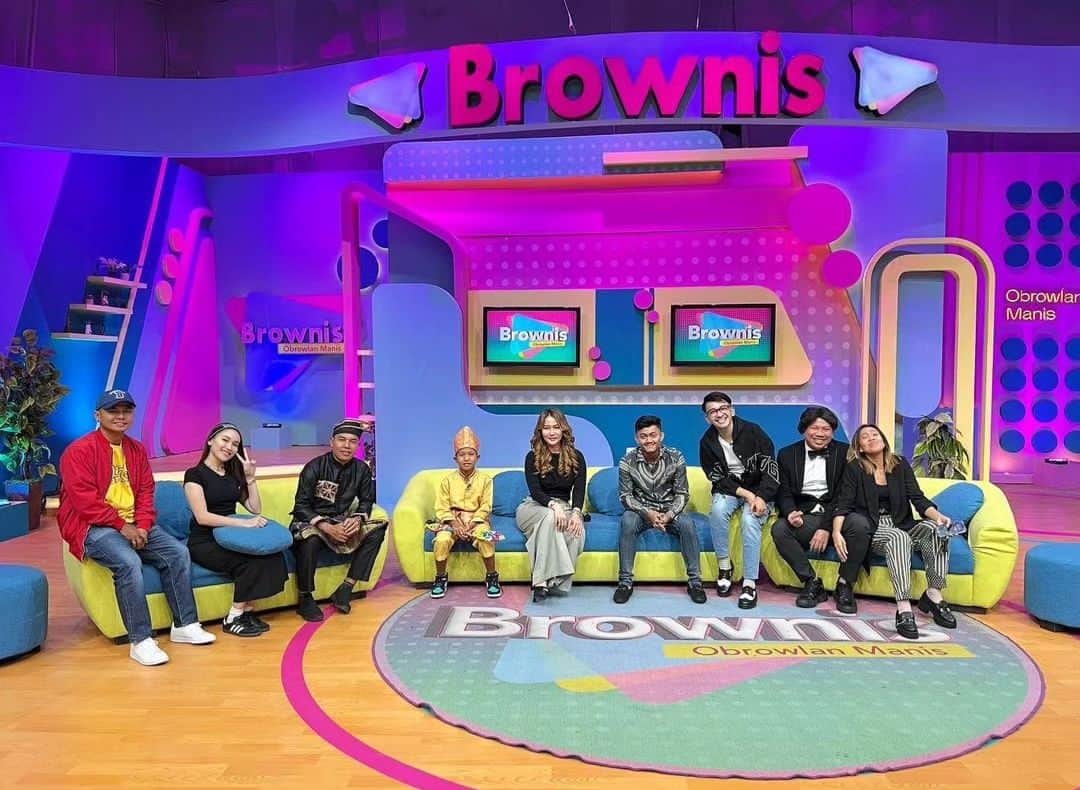 アユ・ティンティンのインスタグラム：「Thanks syg @brownis_ttv 😋😍」