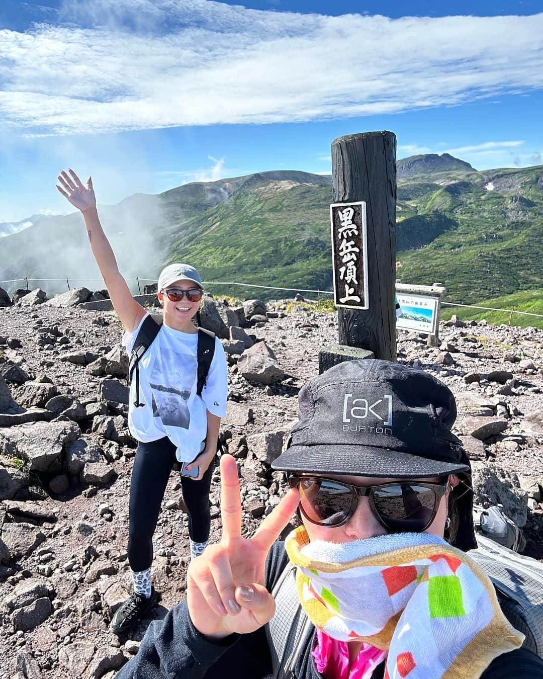 大江光さんのインスタグラム写真 - (大江光Instagram)「2023.08.29  黒岳  ちかと一緒に登ってきました！ 天気もばっちり晴れ🌞 時間・体力と相談しつつ、北鎮岳まで足を伸ばしました。 仲間と登るのやっぱり楽しいです👩🏻‍🤝‍👩🏼 写真も動画もたくさん撮ってくれてありがとう‼︎  そしてやっぱり下りは苦手でした🤦🏻‍♀️ 滑り降りたい🏂  ▷記録 黒岳［5時間56分(休憩55分含む)］ ⛰️1,984m 🧦12.1km  桂月岳 1,938m 北鎮岳 2,244m  07:49 七合目リフト駅 08:45 黒岳山頂 09:18 黒岳石室 09:30 桂月岳山頂 09:45黒岳石室 10:20 お鉢平展望台 10:53 北鎮岳分岐点 11:04 北鎮岳山頂 11:10 北鎮岳分岐点 12:40 黒岳山頂 13:45 七合目リフト駅  #大雪山系 #黒岳 #桂月岳 #北鎮岳  #登山女子 #スノーボード女子 #burton登山部(仮) #旭川 #KONASURF #コナサーフ」8月30日 16時15分 - hikaru3.83