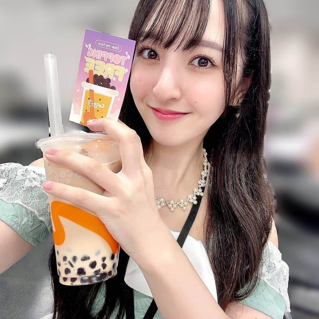 本條杏実のインスタグラム：「🧋  この写真を  #coco都可 のお店で店員さんに見せると、トッピングが無料になるよ(*¨̮*)  去年のアットジャムで初めてミルクティーを飲んで、美味しさを知ったので今年もミルクティー☺️  ぜひ行ってみてね🧋  · · · · · · · · · · ·  ·  #mercimerci  #メルシーメルシー  #アイドル  #アイドルライブ  #youtube #女子大生  #アットジャム #女の子  #ポートレート  #撮影  #写真 #좋아요 #좋아요반사  #팔로우 #アイドル好きな人と繋がりたい  #被写体  #instagood #photography #photo #portrait #follow  #photooftheday #followme  #instalike #instaportrait  #아이돌메이크업 #idol  #아이돌  #일본친구」