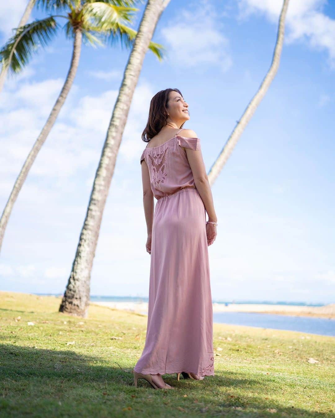 Angels By The Sea Hawaii Waikiki Based Boutiques ?Original clothing designed さんのインスタグラム写真 - (Angels By The Sea Hawaii Waikiki Based Boutiques ?Original clothing designed Instagram)「Meet me in Hawaii… 🌺 @angelsbythesea  どんな方にも愛されるリリーロングドレスは お店の定番人気商品  スリット、オフショル、刺繍、タッセル…  可愛いを詰め込んだドレスです  The Lily Long Dress, loved by all, is a store’s long-winning popular item.   Slits, off-the-shoulder, embroidery, tassels... this dress has so much to offer🥰   👗 Lily Long Dress 📸 @nina_bythesea @angelsbythesea  📍 Honolulu, Hawaii  @angelsbythesea has been Hawaii’s resort fashion brand based in Honolulu, Hawaii, since 2010. Please visit our online store 🌺www.angelsbytheseahawaii.com Owner Designer Nina Thai (Miss Waikiki) @nina_bythesea (日本語勉強中📚🙇🏻‍♀️) Please feel free to tag your pic for a chance to be featured!  ハワイのリゾートファッション、 エンジェルズバイザシー はミスワイキキである Nina Thai によって作られたハワイオリジナルファッションブランドです🌴日本語ウェブサイトはこちら www.angelsbytheseahawaii.jp  ハワイやリゾートファッションが好きな人は是非私達のアカウントをフォローして下さい🙌また私達の商品をポストする際にタグ付けしていただいたら私達からリポストされるチャンスがあります  #angelsbytheseahawaii #angelsbythesea #resortwear #hawaii #waikiki  #ハワイ #ワイキキ #カイルア #ラニカイビーチ #シンプルコーデ #エンジェルズバイザシーハワイ #エンジェルズバイザシー #リゾートファッション #ハワイ限定 #白ドレス #マキシワンピ #スリット」8月30日 16時29分 - angelsbythesea