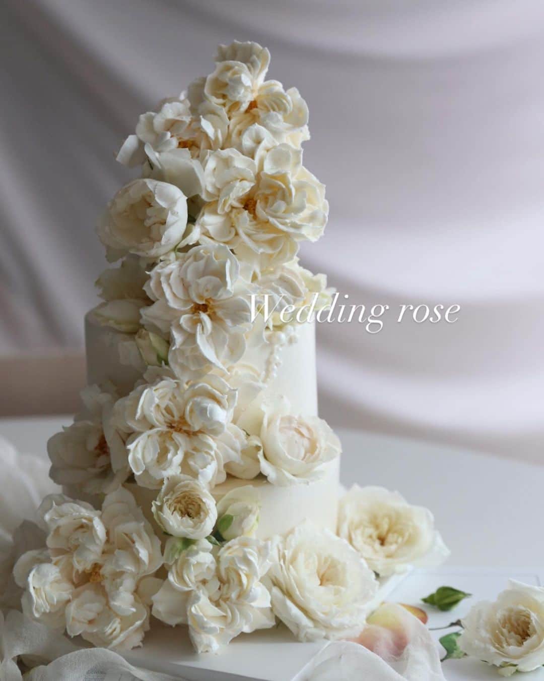 청담 수케이크 (atelier soo)さんのインスタグラム写真 - (청담 수케이크 (atelier soo)Instagram)「ㅡ  Wedding rose   #buttercream #weddingsoo💕」8月30日 16時50分 - soocake_ully