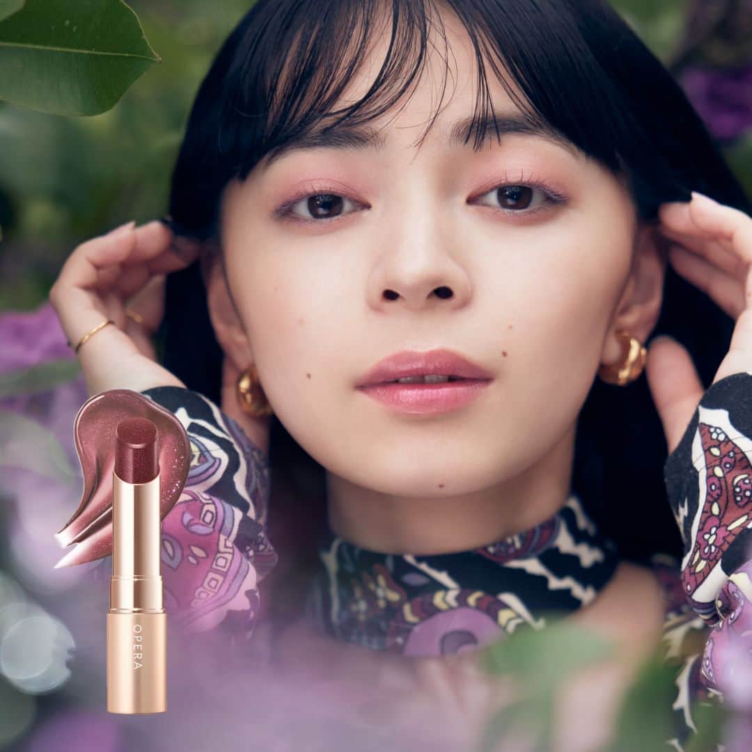 OPERA公式のインスタグラム：「オンライン先行販売開始！秋の新色・限定色 軽やかに透ける、つやめく秋の果実色ティント  ■透けるキレイ色　落ちずに続く　みずみずしいツヤ質感■ [美容オイルでケアするティント] オペラ　リップティント 19 モーヴピンク（新色）[ノンパールタイプ] 熟したプラムのような、くすみニュアンスの青みピンク。 シックな可愛さと、艶っぽさが同居する色。  120 シマリングボルドー（限定色）[グリッタータイプ] 雫のようなつやめきをまとったブドウ色。 繊細なきらめきの深みカラーは、媚びない色っぽさを表現。  8月30日(水)　公式オンラインストア先行発売 9月 6日(水)　全国バラエティショップ発売  詳しくはプロフィールリンクのスペシャルサイトをcheck！ @opera_cosmetics  ------------------------------------------------- PRESENT campaign❣ キャンペーン期間中にコメントをくれた方の中から抽選で10名様に、秋コレクションsetが当たります✨ ⌛期間：8/23～9/5 この期間のオペラ投稿にコメントしてね。複数の投稿にコメントすると当選確率UP！オペラの好きなポイントを教えてください💄 -------------------------------------------------  #オペラ秋コレクション2023 #オペラリップティント #リップティント #ティントリップ #美容オイルでケアするティント #operacosmetics」