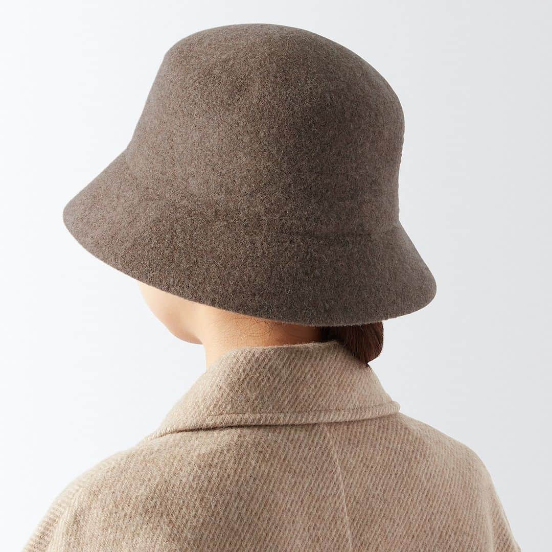 無印良品さんのインスタグラム写真 - (無印良品Instagram)「【新商品】ウールメルトンの帽子 - あたたかみのある、ウール100％の生地でつくった帽子が新しく登場しました。  「バケットハット」「ベレー」「キャップ」と、全3種類のかたちを揃えています。 内側にある面ファスナーで、サイズ調整も可能。性別を問わず、使いやすいデザインです。  お気に入りの帽子で、素敵な着こなしを。 - #無印良品 #MUJI #帽子 #ウール #ウールメルトン #バケットハット #バケハ #ベレー #ベレー帽 #キャップ」8月30日 17時00分 - muji_global