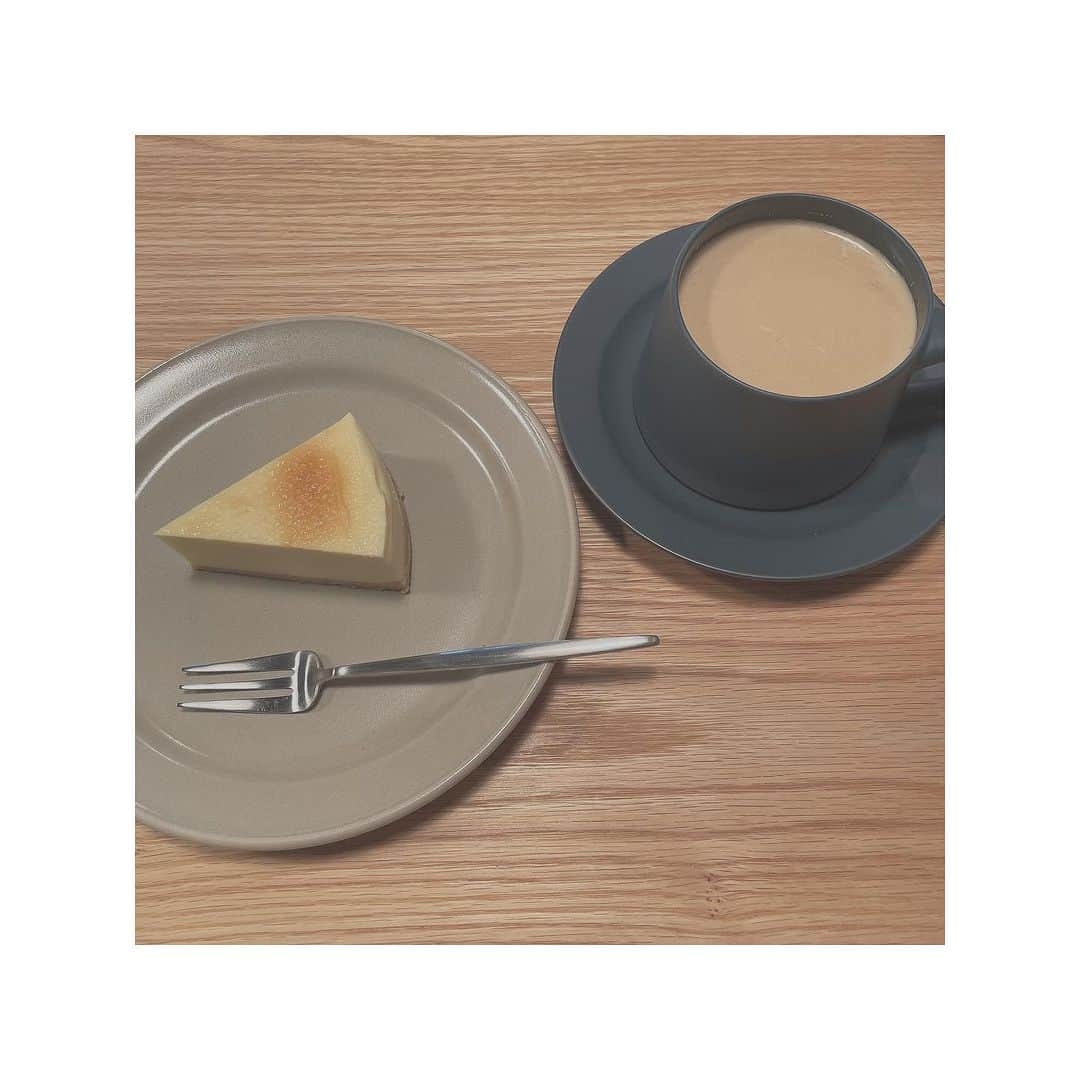 小泉里紗さんのインスタグラム写真 - (小泉里紗Instagram)「𖠚ᐝ kue keju dan kopi   #eponymcoffee」8月30日 17時00分 - risa_kizm