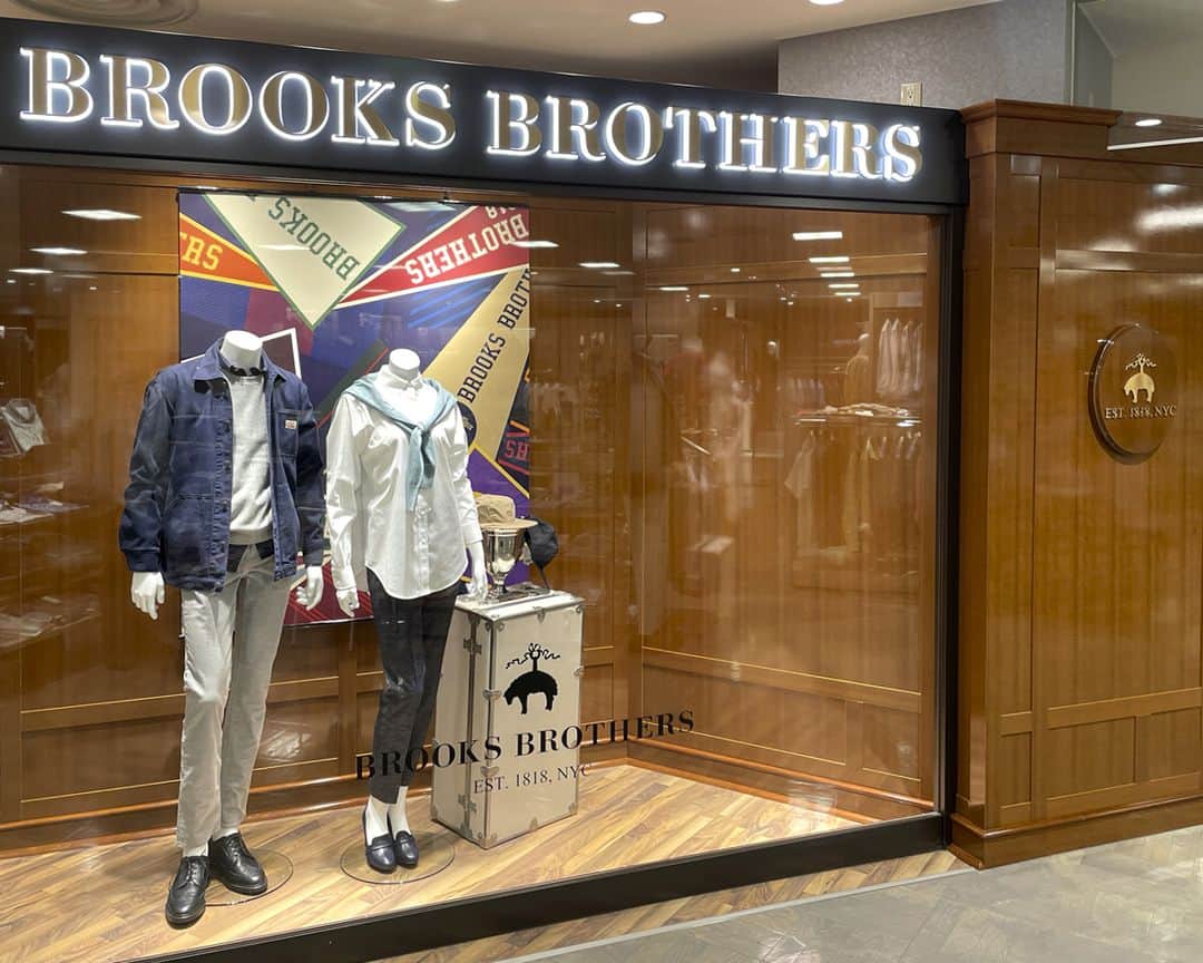 ブルックス ブラザーズさんのインスタグラム写真 - (ブルックス ブラザーズInstagram)「8月30日(水)、鶴屋百貨店 東館4階にブルックス ブラザーズ 熊本鶴屋がオープンいたしました。  メンズ・ウィメンズのスーツからカジュアルアイテムまで、アメリカントラッドなアイテムを取り揃えて皆様のお越しをお待ち申し上げております。  #BrooksBrothers #ブルックスブラザーズ #ブルックスブラザーズ熊本鶴屋」8月30日 17時55分 - brooksbrothersjapan