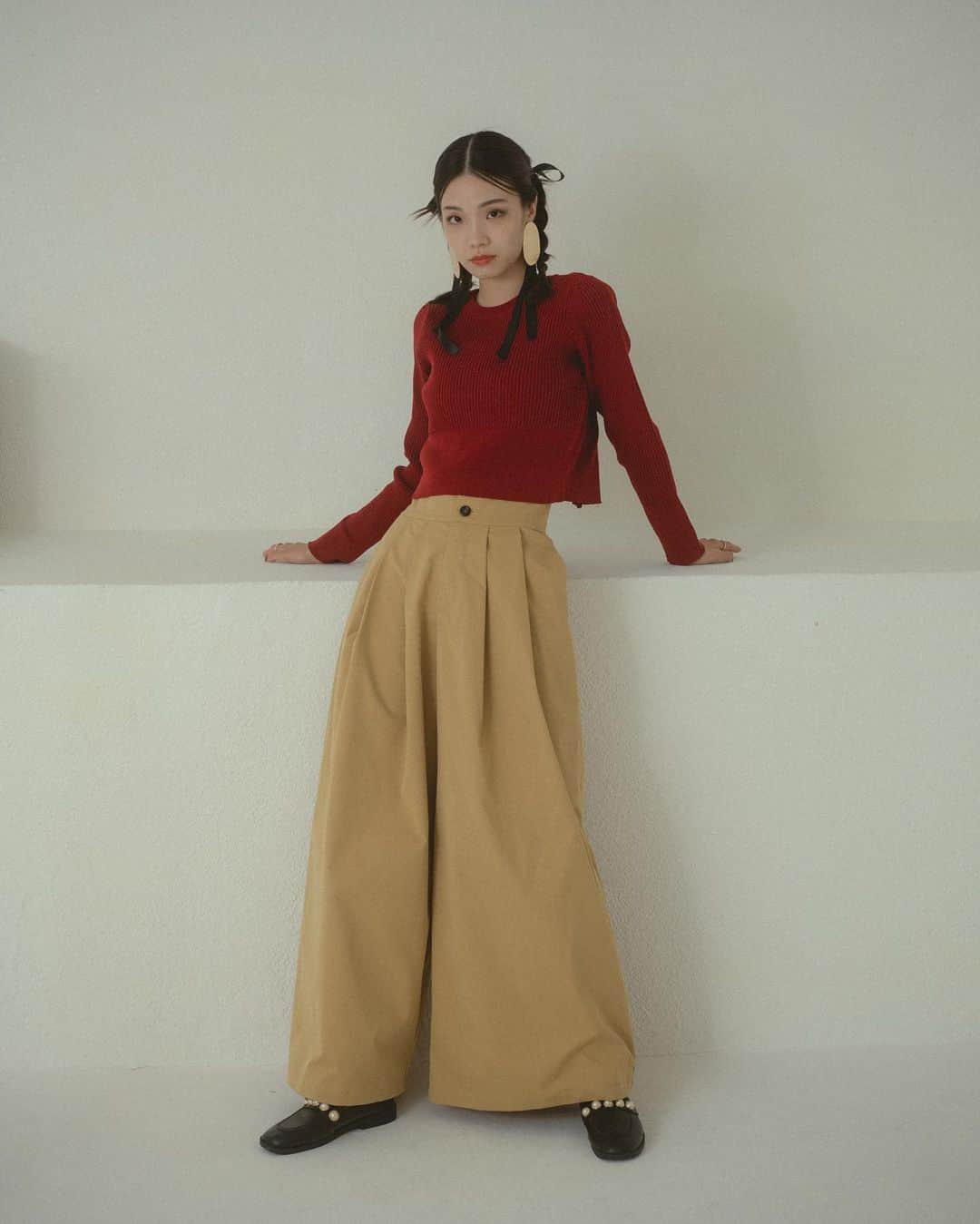 Vannie Officialさんのインスタグラム写真 - (Vannie OfficialInstagram)「23 A/W Collection .   ︎︎ double zip rib knit ivory / black / red / yellow ¥4,950(tax in)  ︎︎  double tack volume pants black / beige S / M / L ¥5,390(tax in)  tartan plaid volume muffler black / beige / pink / brown ¥2,970(tax in)  ︎︎  perl loafers black ¥4,950(tax in)   ︎︎ #vannie_u」8月30日 17時02分 - vannie__u