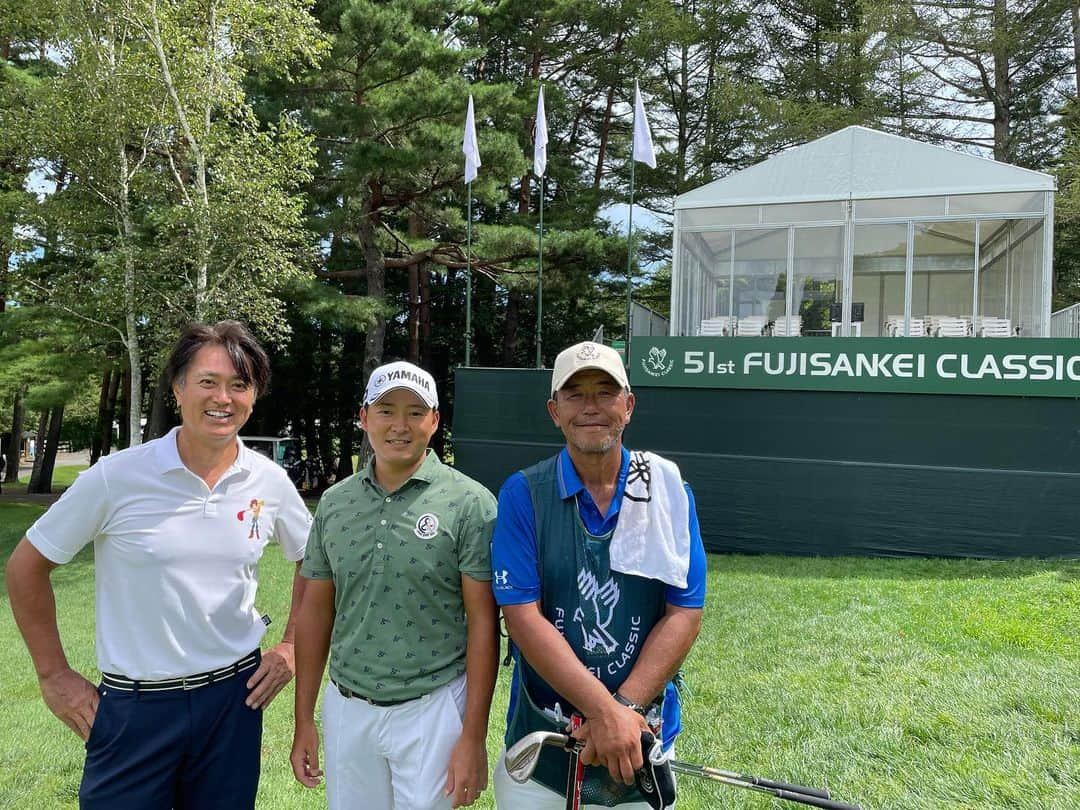 石黒賢さんのインスタグラム写真 - (石黒賢Instagram)「今日はフジサンケイクラシックのプロアマでした⛳️ スーパーナイスガイの今平周吾くんと久しぶりの再会！そしてキャディーのかしわぎさん 合間にレッスンも受けちゃいました😜 明日からの本戦も応援してるよ！👍 #今平周吾 #フジサンケイクラシックプロアマ」8月30日 17時05分 - kenishiguro_official