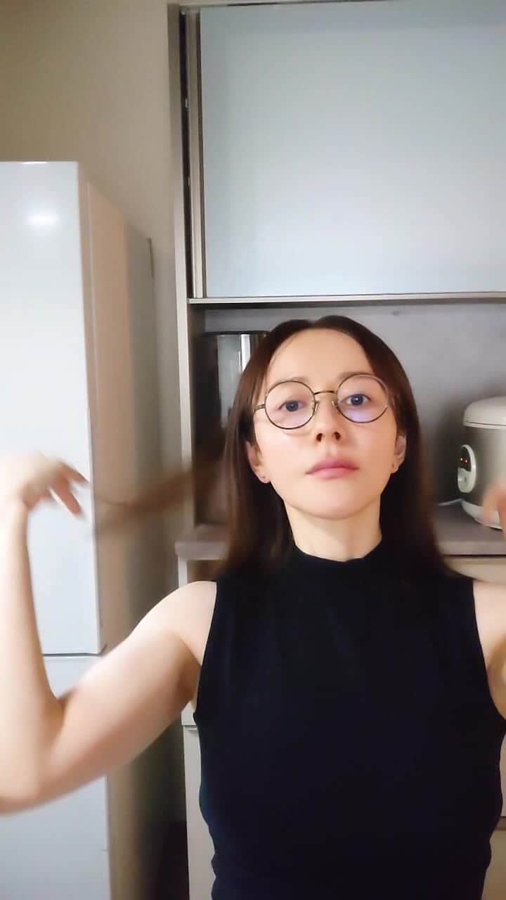 エリーのインスタグラム：「#雑談」