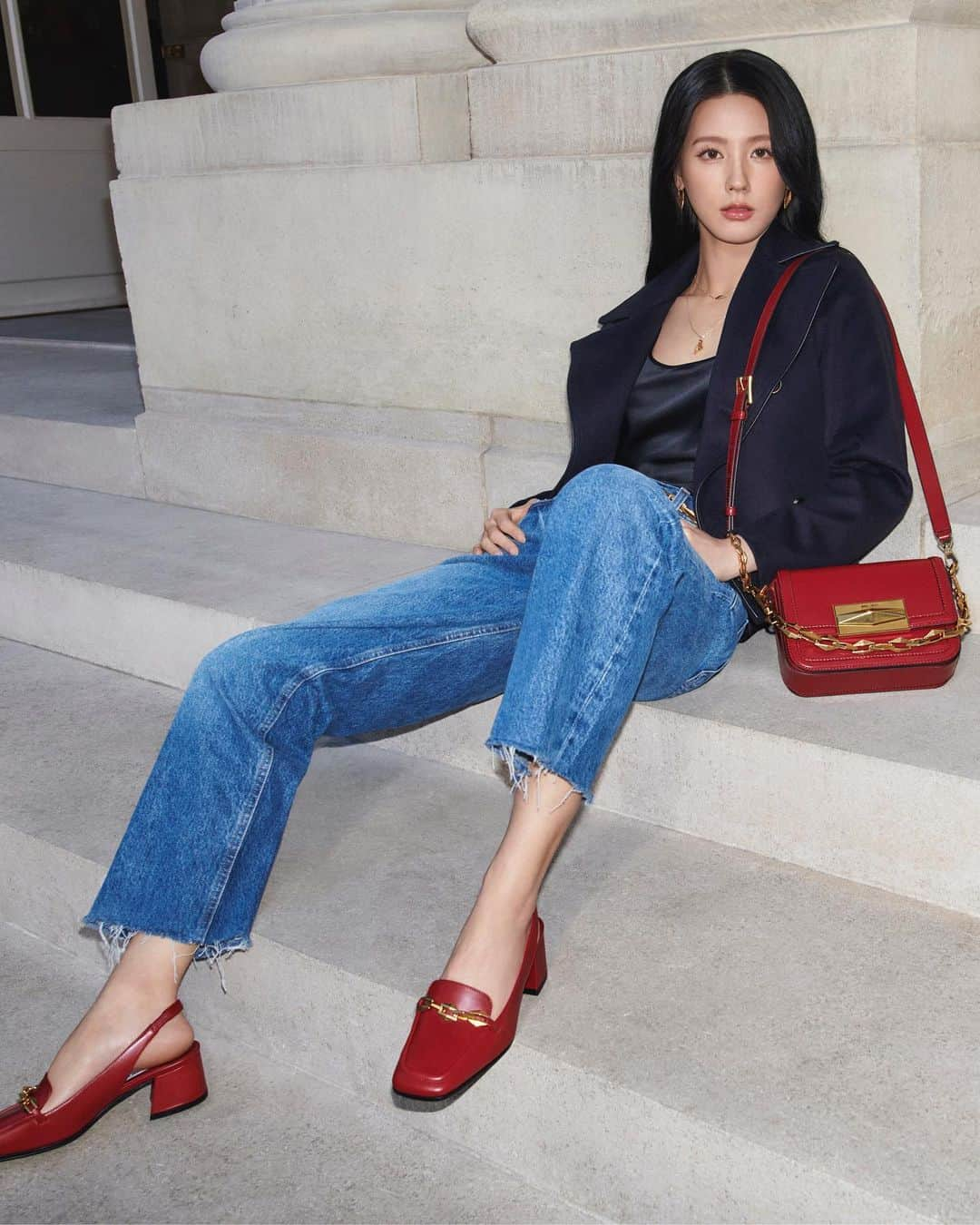 ミヨンのインスタグラム：「Introducing my new @JimmyChoo Autumn 2023 campaign - master round-the-clock style with their new collection. #JimmyChoo」