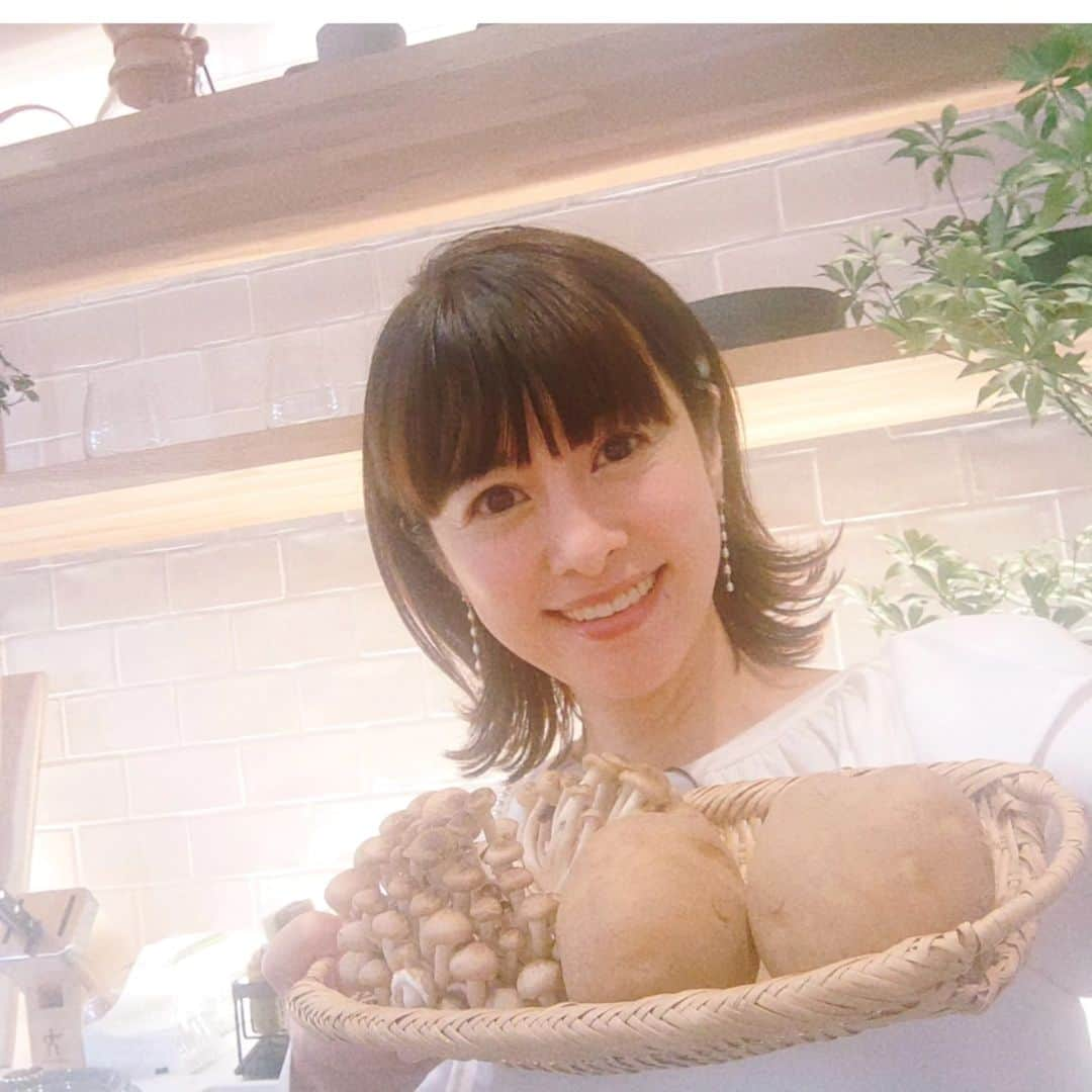 さとう珠緒さんのインスタグラム写真 - (さとう珠緒Instagram)「もう８月も終わりですね  夏バテしてませんか？  趣味どきっ！体ととのう　おうち薬膳という番組で  夏バテ解消にぴったりな レシピやツボ押しを教えてもらいました  #趣味どきっ！体ととのう　おうち薬膳 #NHK-Eテレ1　 今夜21:30〜 #良い一日を」8月30日 17時18分 - tamao_satoh