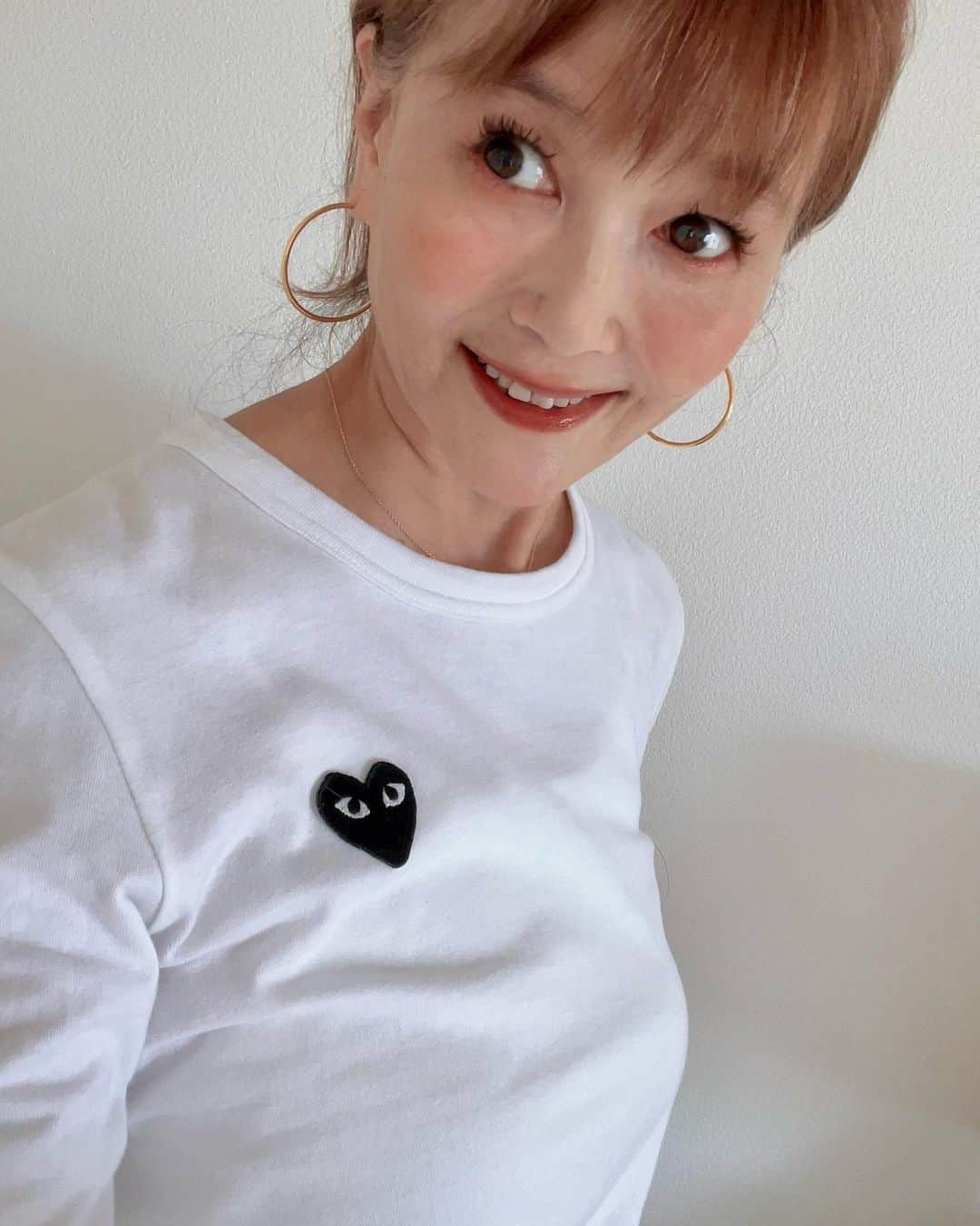 高見恭子さんのインスタグラム写真 - (高見恭子Instagram)「お気に入り真っ白tshirtが導いてくれる未来。  #tee #teeshirt  #tshirts #lovewhite  #whitetee  #fashion#fashionphoto #lovefashion  #simplestyle #lifeisbeautiful  #smile」8月30日 17時23分 - takami_kyoko