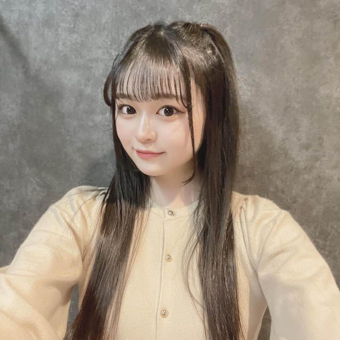 のインスタグラム：「♡♡♡  おはよう~ 懐かしい写真あった📸♡ 最近はーふついんしてないなあ、🎀  #吉田恵芽 #05 #ljk  #ハーフツイン #ストレートヘア #ヘアアレンジ #アイドル #ツインテール」