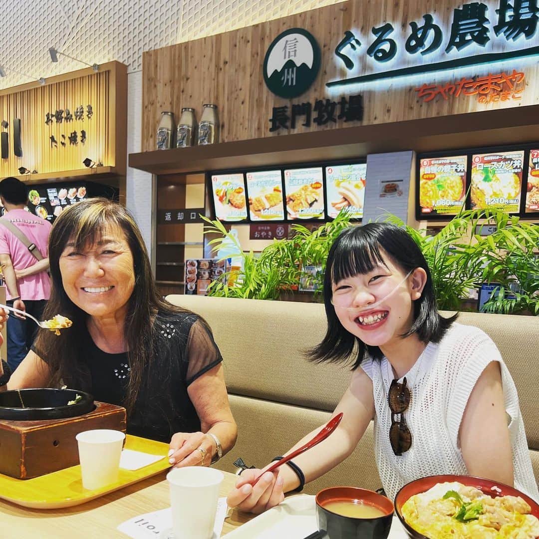 yukiさんのインスタグラム写真 - (yukiInstagram)「おはようございます。 　 夏休みもあと少しでおしまい… 学校がはじまったら行けないランチを 今のうちに楽しんでます🥢  #食睡眠愛  #喋って笑う幸せ  #milkaの課外授業」8月30日 8時34分 - milkayuki