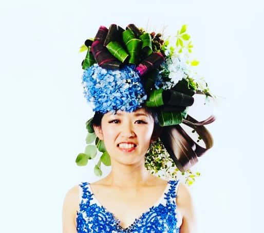 宮内 孝之 花飾人 花の妖精さんのインスタグラム写真 - (宮内 孝之 花飾人 花の妖精Instagram)「【艶花 あではな】 花はすべて方を美しく フェイシャルフラワーでは出せない 生花の美しさ、季節感 一度体験したら またやりたくなる  花で笑顔に変わる瞬間を 日本文化の新しいスタイル  [Glossy Flower Adana] flowers make everyone beautiful I can't get it out with facial flowers The beauty of fresh flowers and the sense of the seasons once you experience I want to do it again  The moment when flowers turn into smiles A new style of Japanese culture  #着物　#日本文化　#和　#お花　#ヘアーフラワー　#髪飾り　#生花　#胡蝶蘭　#日本　#艶花  #あではな　#Liveショー　#宮内孝之　#花衣 #日本の文化 #華道　#Japan  #宮内孝幸　#宮内彩秀  ご依頼はDMからお願いします！   ▼公式サイトはこちらをタップ  www.takayukimiyauchi.com  #THEGOODFLOWERJAPAN #花空間装飾 #flower #flowers」8月30日 8時38分 - miyauchi_takayuki_flowers