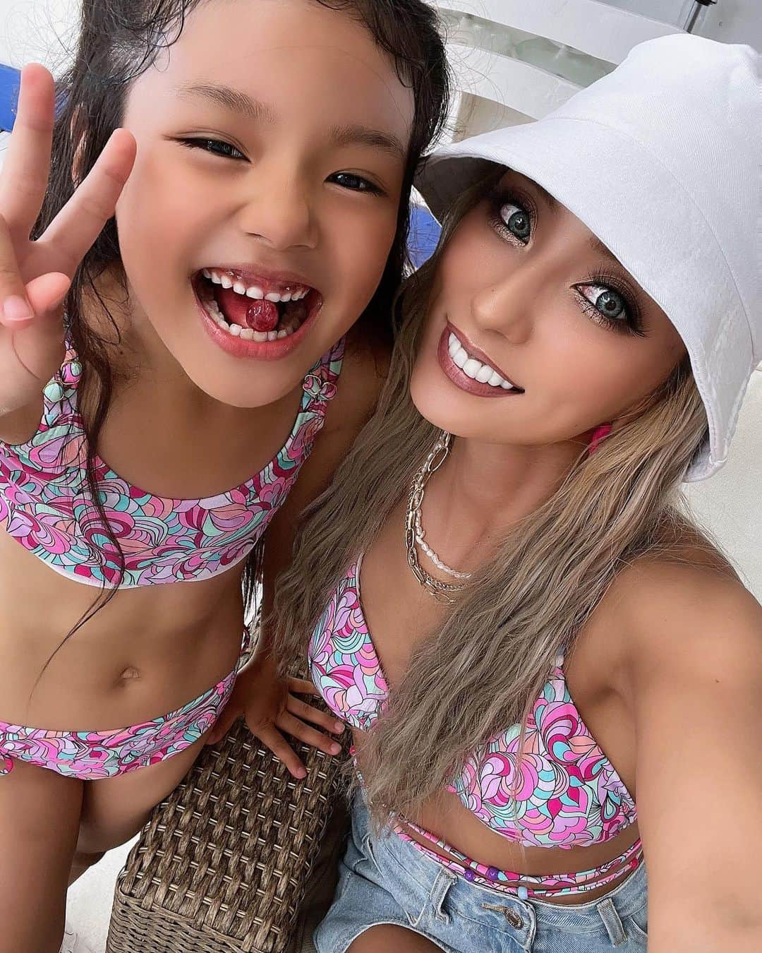 ゆん（並木優奈）さんのインスタグラム写真 - (ゆん（並木優奈）Instagram)「bbq🌊💕  皆んなのビキニは @pinkyshake_official   kidsのビキニも調節出来るから 来年も再来年も着れそう♡  #pinkyshake#bbq#由比ヶ浜」8月30日 8時41分 - yunaaaaa.x