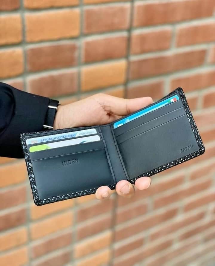のインスタグラム：「⁠It's time to work! - gear up your motivation with your new wallets⁠ ⁠ Find the business outfit?⁠ Check @kelrashedi77⁠」