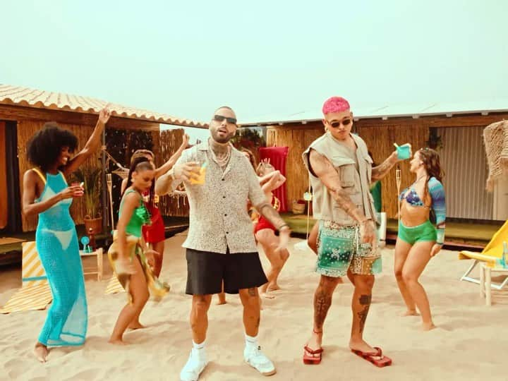 NICKY JAMのインスタグラム：「Mucho Calorrr!! 🔥 El 31 de agosto salimos con Calor x @beelecito ya le dieron presave?」