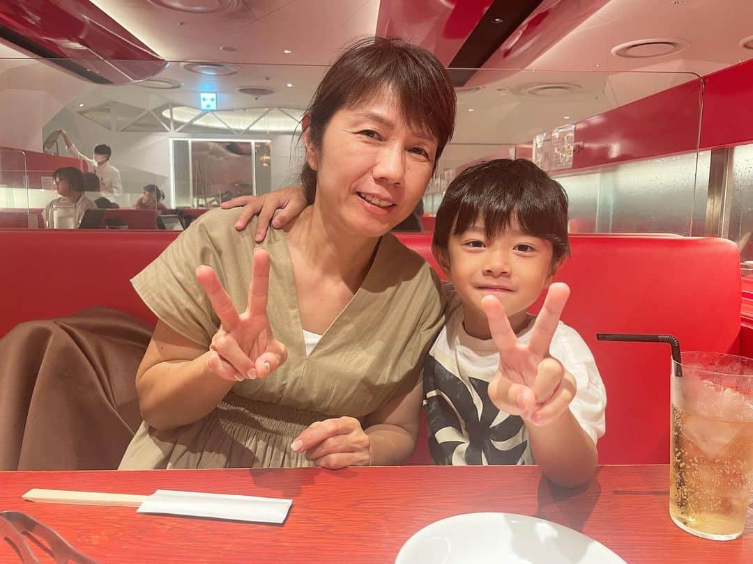 谷澤杏奈のインスタグラム：「♥️  いつも、自由奔放な私のことを サポートしてくれてありがとう🙏🏼💓  日頃の感謝で連れて来れてよかった🥹  まだまだ仕事にガムシャラに向き合うので 2回目の子育て👦🏻頼むよー！笑  あなたのサポートなしには働けません🙋🏽‍♀️  .」