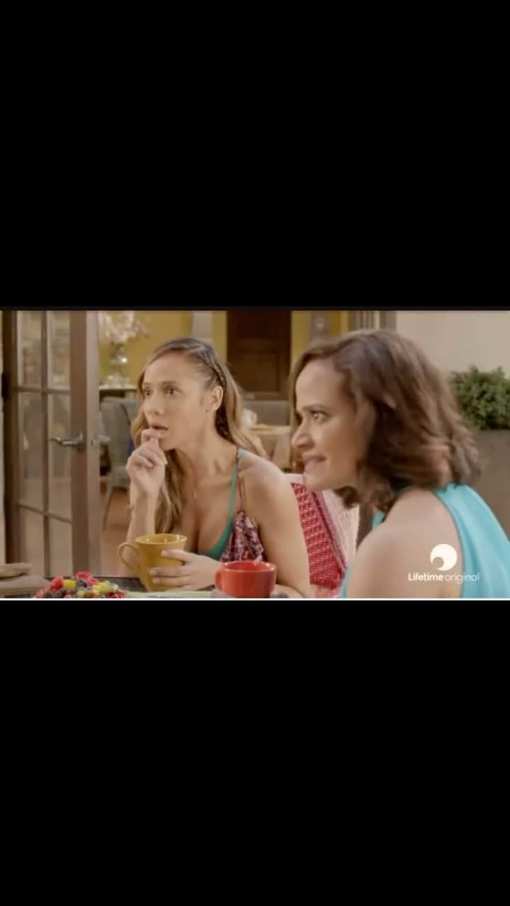 ロゼリン・サンチェスのインスタグラム：「Who’s ready for a DEVIOUS MAIDS reunion??!!!! ⭐️🙋🏻‍♀️ @itisijudyreyes1  @daniajramirez  @therealanaortiz   #carmen #zoila #rosi #marisol」