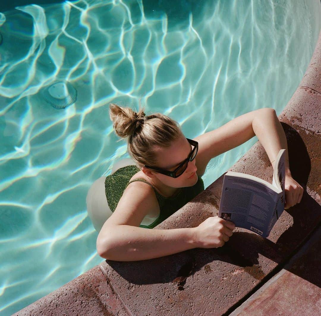 のインスタグラム：「Is it almost over? #summertimesadness   📷 @joshpence」