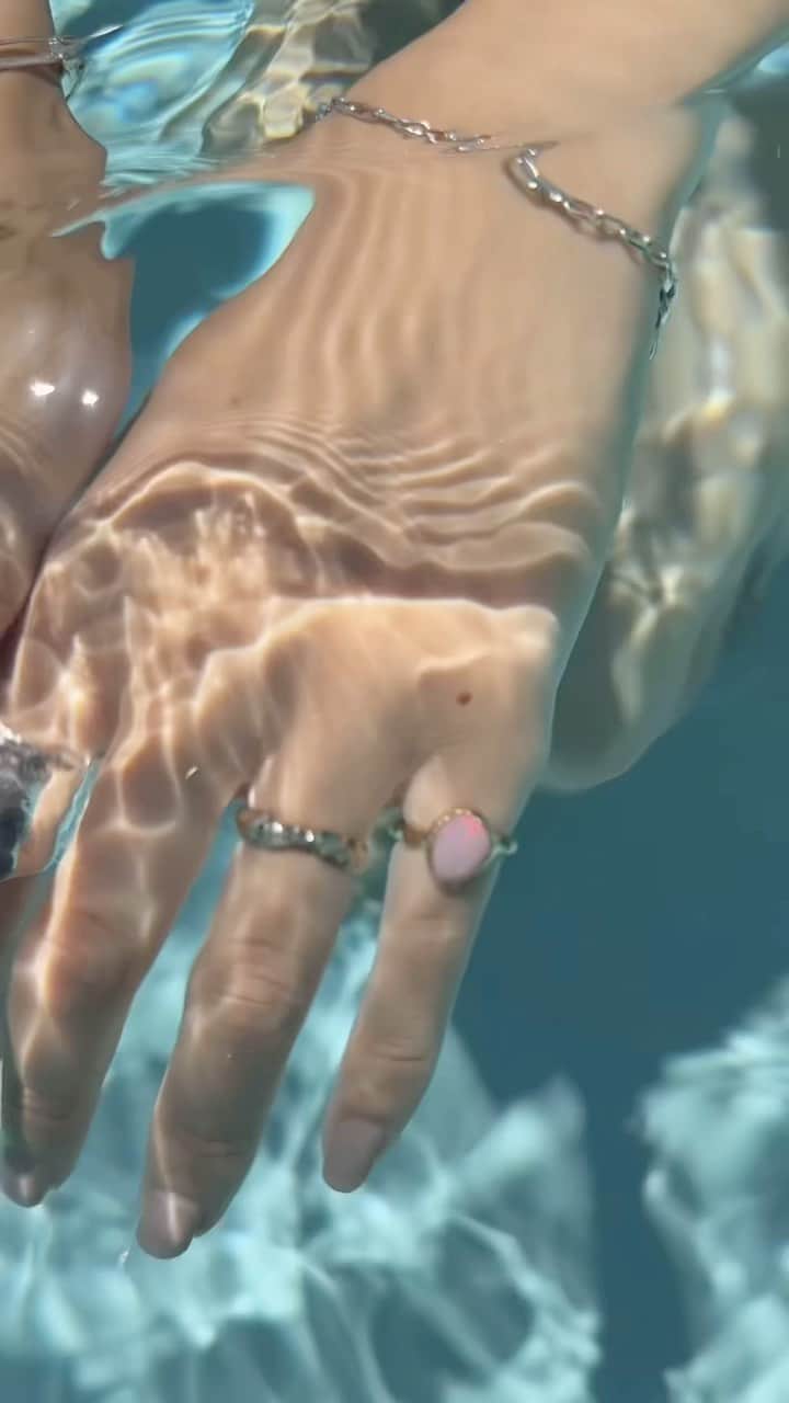 三苫愛のインスタグラム：「Los Cabos の旅2023🇲🇽 帰ってきてからしばらく経ってる気がしますがまだ10日👀 すでに息子の学校は始まり、秋の服が気になってます🍵 日本旅行行けない！となり、代わりに決めたロスカボス旅行✈️結果めちゃくちゃよかったです🌵今回泊まった　@nobuloscabos は空間の使い方が素敵で、プールもご飯も全てパーフェクトでした🥹また絶対来るとみんなで誓いました♡やっぱり夏が好きだー！！日焼けしてもシミができても夏が好きだー！！」