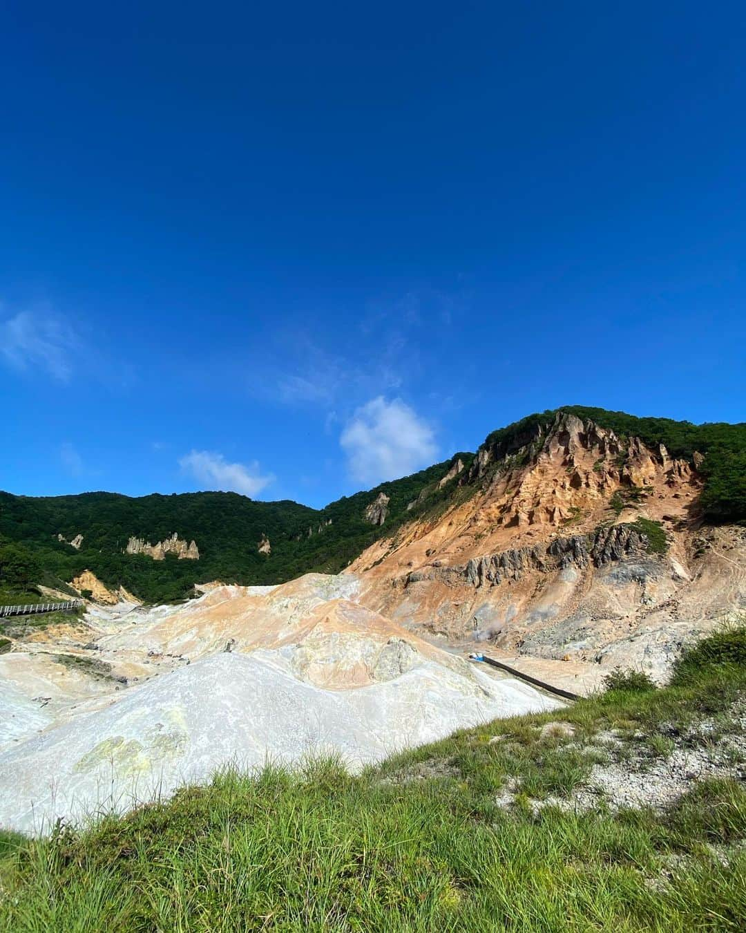 横島ふうかのインスタグラム：「登別地獄谷～👹⛰️🔥  #登別地獄谷  #地獄谷」