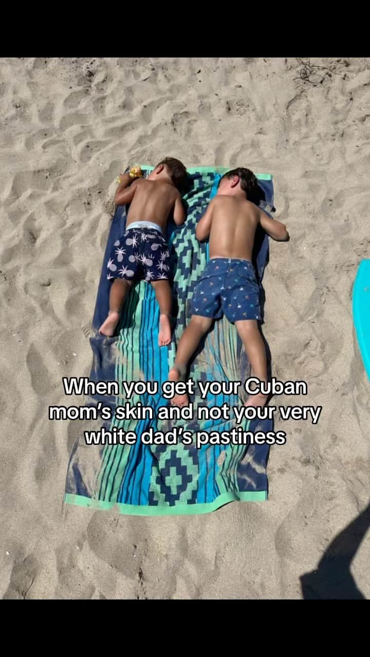 ジョージー・ローレンのインスタグラム：「To be fair, he contributed a lot. But that skin is all Momma 😉. You’re welcome boys! #thankyou #oliveskin #sunkissed #cuban #toddlermom #305」