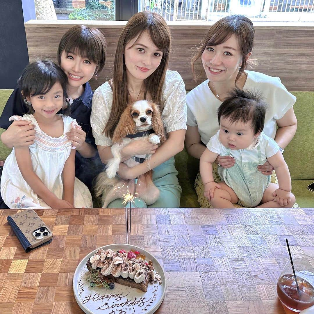 綾瀬羽乃(あーは)さんのインスタグラム写真 - (綾瀬羽乃(あーは)Instagram)「(((右に何があるの🐶👶？？))) 集合写真も上手になってきました♡  わんこ&ベビー&キッズと 美味しい料理🍝癒しでしかない会🤤👍✨✨  @evergreen_cafe_ebisu は、お犬さまもベビーカーも店内OKなので、暑い日でも涼しく過ごせるよ〜♪  ガーデンプレイスへ向かう歩く歩道から行くと暑いお外時間が少なくて済む🙆‍♀️  カチョエペペ🍝美味しくてぺろり チーズと胡椒のパスタ！ カチョエペペ！！！！覚えた！！  ちゃおりhappy birthday💋 なんやかんやで #アラサーの会 定期的に会える喜びです🤤❤️  今日もあなたにはっぴーあれ🫶  #ランチ #エビージョ#女子会#女子会ランチ #ベビーカーokカフェ #恵比寿 #恵比寿ランチ #恵比寿グルメ #恵比寿カフェ #恵比寿犬連れok #恵比寿犬okカフェ#パスタランチ#子連れランチ#子連れカフェ」8月30日 10時02分 - ayasehano