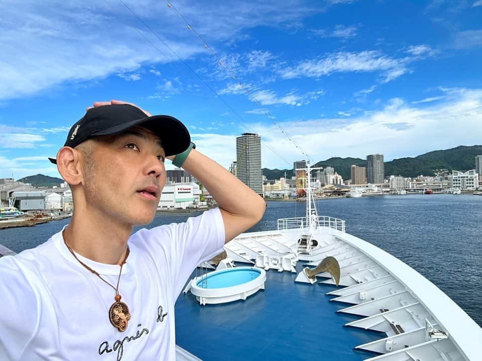 木山裕策さんのインスタグラム写真 - (木山裕策Instagram)「8/27〜30の飛鳥II「花咲く高知クルーズ」も無事航海を終え、先ほど神戸港に着港しました。初めてのクルーズ船でのお仕事でしたが、とても充実した一生の思い出の旅になりました☺️。  クルーズにご参加くださった皆様、飛鳥IIのスタッフの皆様、そして今回のコンサートを企画運営してくださった皆様、本当にありがとうございました‼️」8月30日 10時18分 - kiyamayusaku