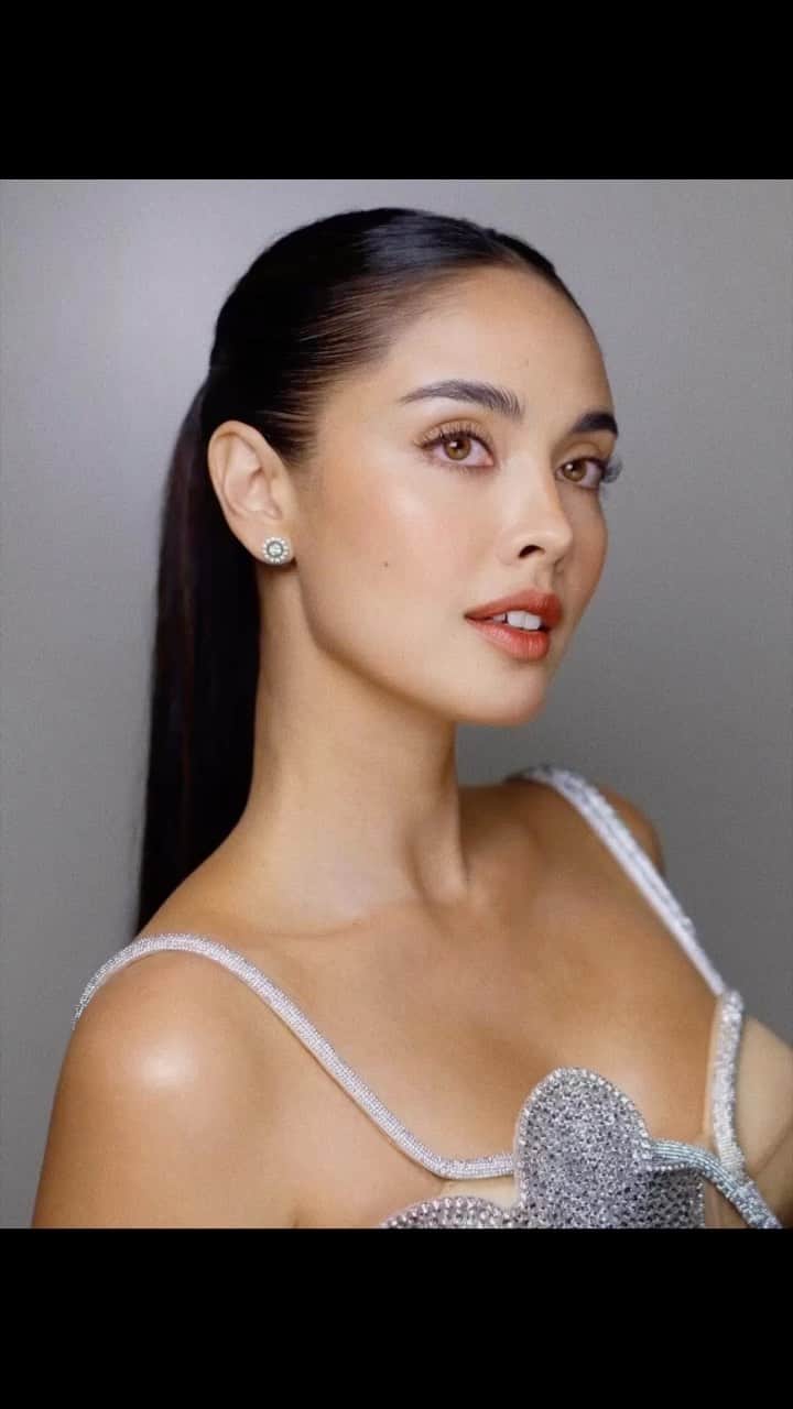 ミーガン・ヤングのインスタグラム：「@meganbata  @rickmcalderon  @adrianneconcept  @miss.vince_  @rjdelacruz  #hairstylebyrjdelacruz」