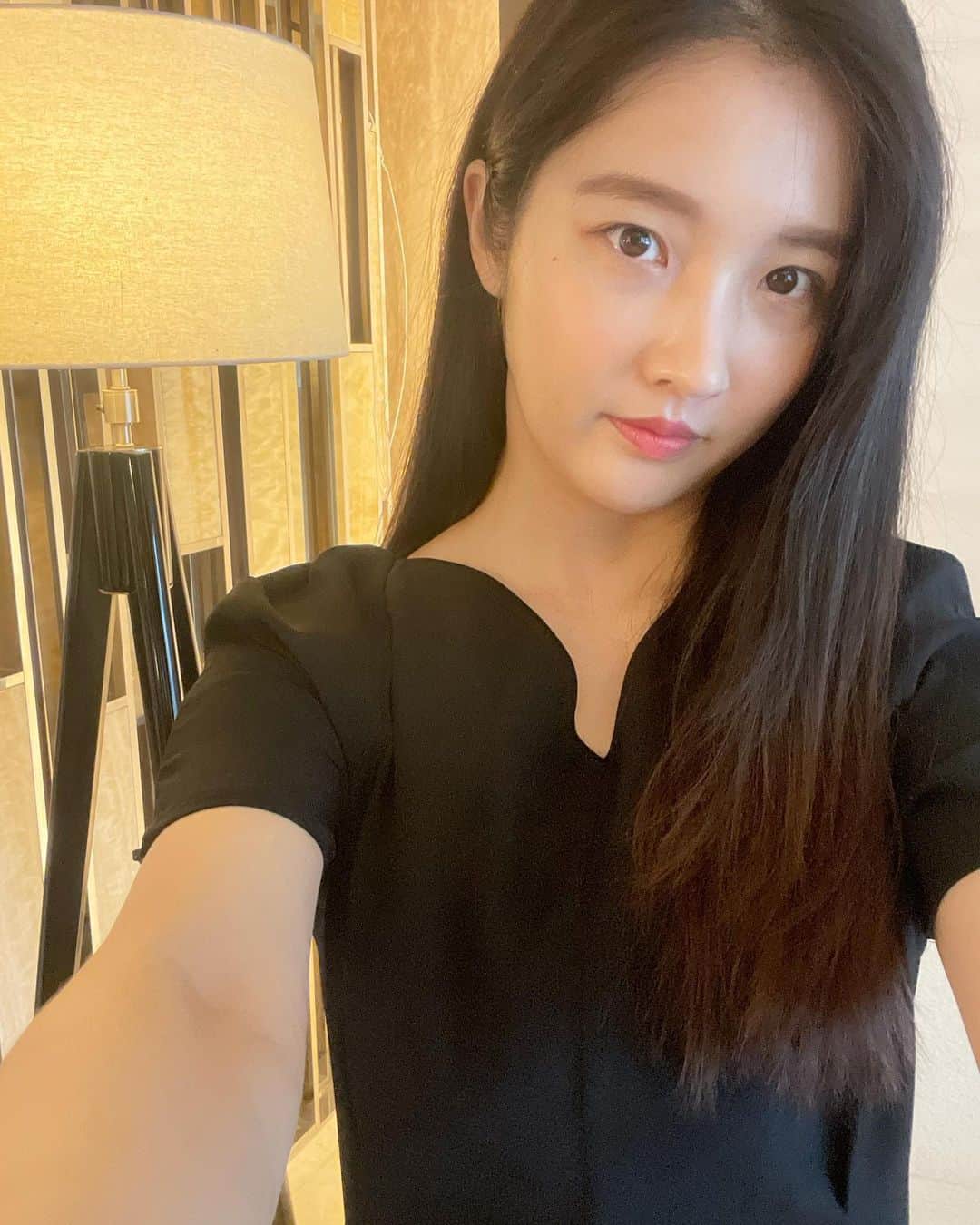 ジヒョン さんのインスタグラム写真 - (ジヒョン Instagram)「Self camera 🤲🏻💕」8月30日 10時54分 - jihyunilovee
