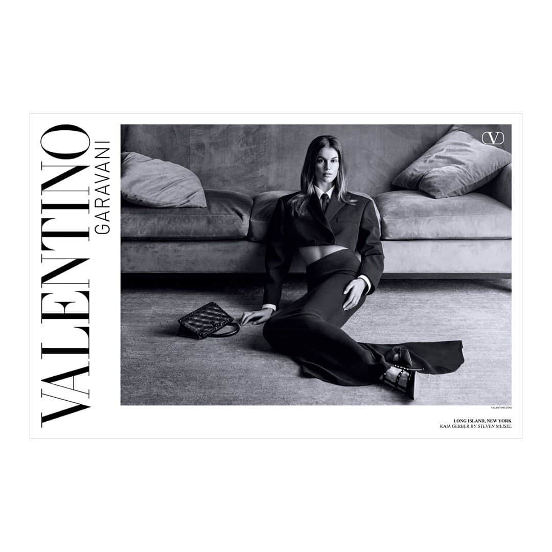 commons&senseのインスタグラム：「. VALENTINO AW2023-2024 ADVERTISING CAMPAIGN  commons&sense ISSSUE65 #VALENTINO @maisonvalentino」