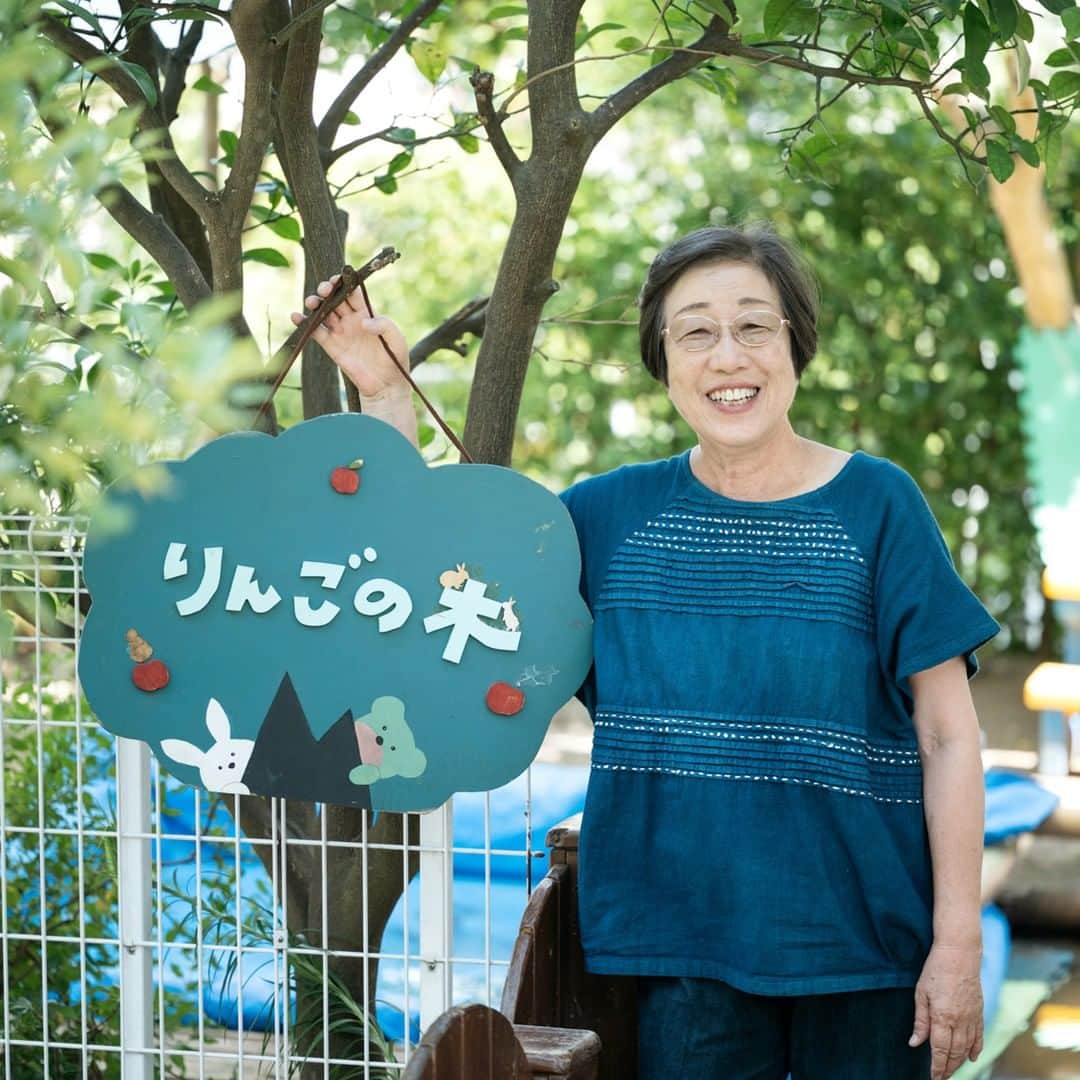 Wakana Babaのインスタグラム：「北欧暮らしの道具店「育ち合うために」全三話撮影。自主幼稚園りんごの木主宰の柴田愛子さんのお話。愛子先生のお話は、おおらかで、のびのびしていて、あたたかくて、たくましくて、安心して元気が出るなあ！5歳と2歳のお子さんがいる編集の岡本さんが本当に聞きたいことを聞いている感じもリアリティがあってよかったな。#wakanababaworks」