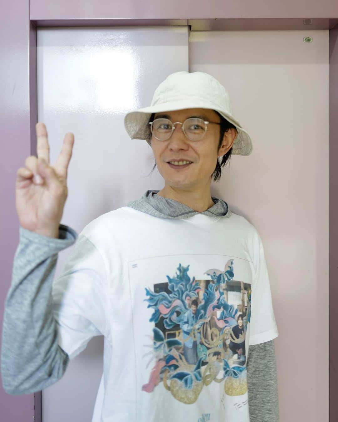 池上幸平のインスタグラム：「向かって左、たまに #明智小五郎 な人のTシャツ✌️ #江戸川乱歩短編集 #何者」
