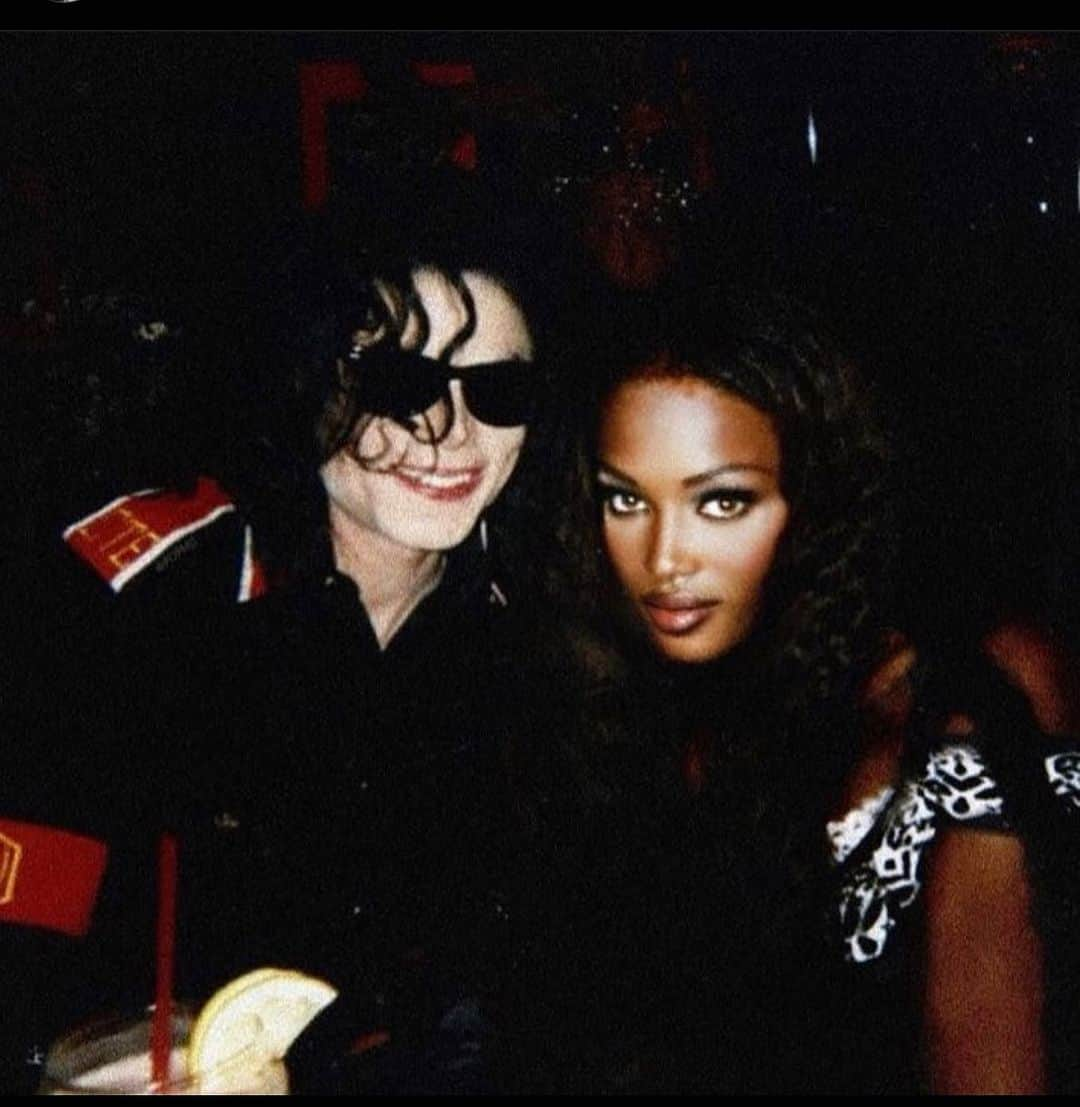 ナオミ・キャンベルさんのインスタグラム写真 - (ナオミ・キャンベルInstagram)「Happy Birthday @michaeljackson KING OF POP today would have been your 65 th ... you will always in be our hearts #neverforget #neverforgotten #icon #legend #always #GOAT#CULTURE #michaeljackson  ❤️🎂❤️🎂❤️🎂❤️」8月30日 11時08分 - naomi