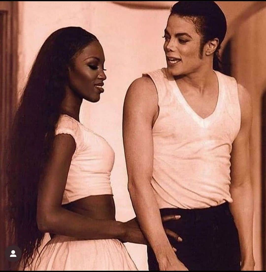 ナオミ・キャンベルさんのインスタグラム写真 - (ナオミ・キャンベルInstagram)「Happy Birthday @michaeljackson KING OF POP today would have been your 65 th ... you will always in be our hearts #neverforget #neverforgotten #icon #legend #always #GOAT#CULTURE #michaeljackson  ❤️🎂❤️🎂❤️🎂❤️」8月30日 11時08分 - naomi