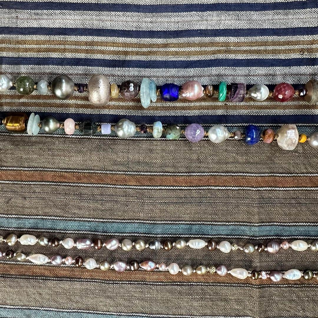 キャサリン ミッシェルさんのインスタグラム写真 - (キャサリン ミッシェルInstagram)「Colors …textures….Precious….#jewelryasmedecinecm #pearlsforyou #Tahitianpearls #limitededition #newwork #youknowyouwantit」8月30日 11時17分 - catherinemichiels