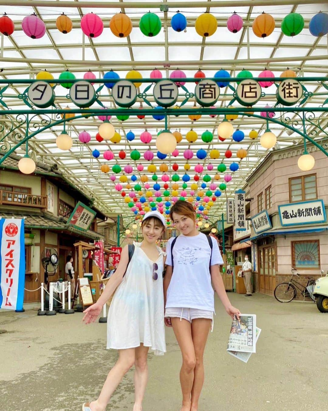 柑谷あゆみさんのインスタグラム写真 - (柑谷あゆみInstagram)「ゆりっちファミリーと西武園ゆうえんちへ⛱️ 初めて行ったけど、昭和レトロな商店街だったり、黄昏号という列車のレストラン、プール、遊園地、最高でした✨ 今年は夏らしいことあまりしてなかったから楽し過ぎた🫶 誘ってくれてありがとう♡  #時差投稿 #西武園ゆうえんち  #プール　#pool #水着　#bikini #遊園地　 #昭和レトロ　#インスタ映え #黄昏号レストラン」8月30日 11時22分 - kantani_ayumi