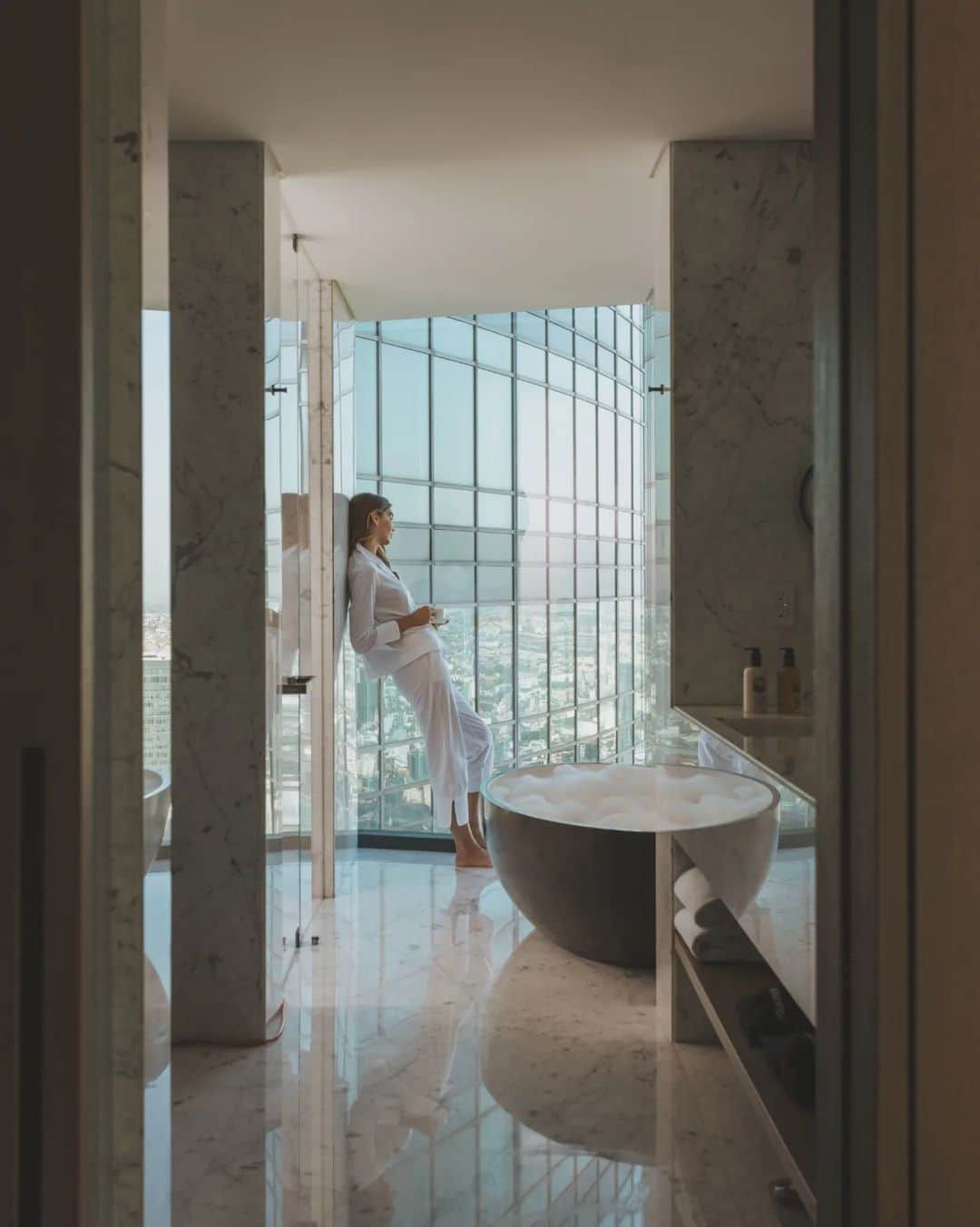 リッツ・カールトンさんのインスタグラム写真 - (リッツ・カールトンInstagram)「Enter a perspective of modern elegance at The Ritz-Carlton, #MexicoCity.」8月30日 11時44分 - ritzcarlton