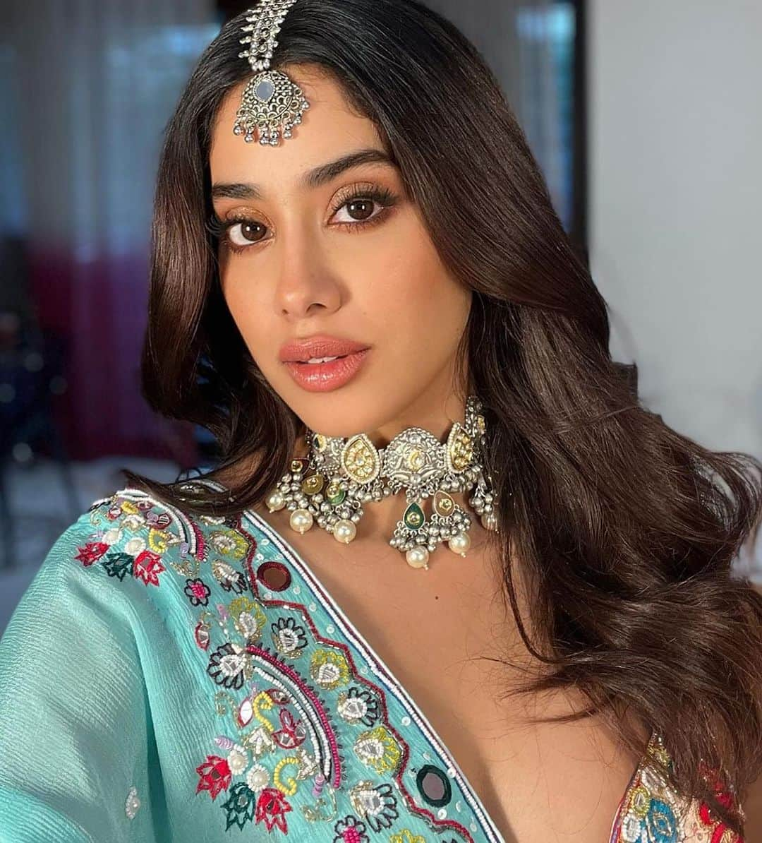 Indianstreetfashionのインスタグラム：「Silver toned jewellery against the turquoise sage green Lehenga.. Jhanvi KAPOOR shared a fashion lesson! @indianstreetfashion #indianstreetfashion #lehenga #outfit #indianwear」