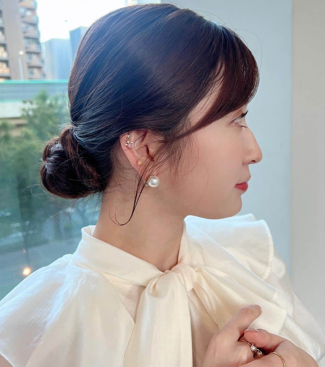 吉田朱里のインスタグラム：「@anchelion 色々新作出てるよ☺️ . 前髪伸ばしてるから ヘアアレンジも最近色々変えてみてる🤍🤍🤍 @megumi.y.hairmake 🤍 . #ロングヘア #ヘアアレンジ」