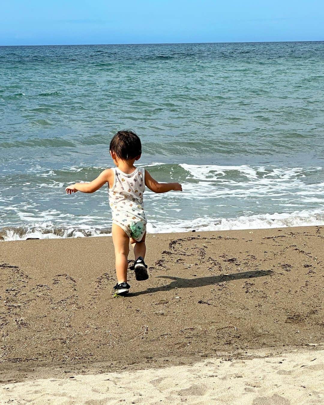 藤咲美由さんのインスタグラム写真 - (藤咲美由Instagram)「海が大好きな息子と たっくさん海に行けた夏🌊☀️👩🏽👦🏽  来年もたくさん来ようね🩷🩵  #幸せ」8月30日 11時54分 - 27_miyu_27