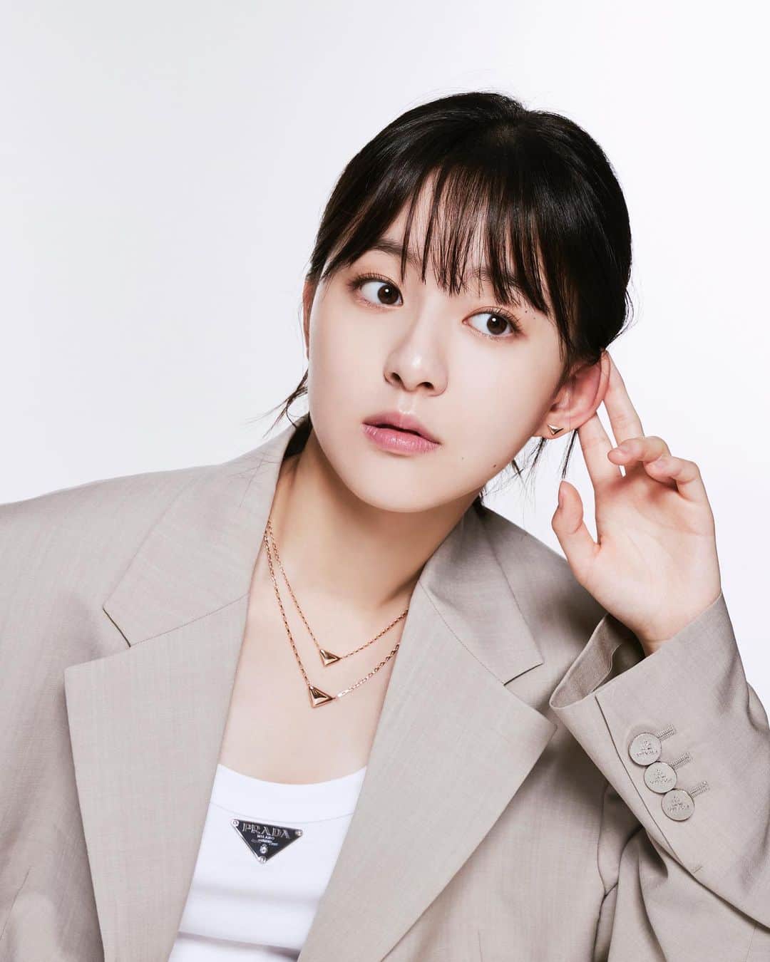 のインスタグラム：「Prada Eternal Gold new jewels @prada #PradaFineJewelry 😽✨」